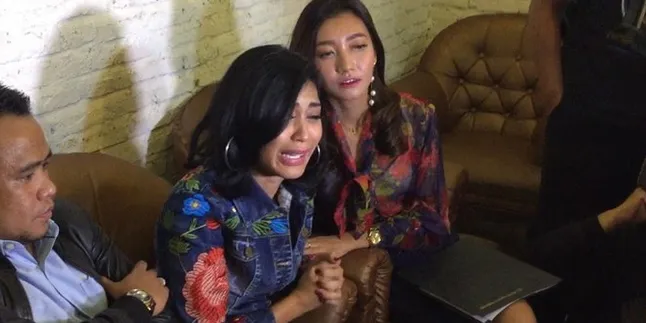 Suaminya Sering WhatsApp-an dengan Marshanda, Karen Idol: Kami Bertiga Berteman
