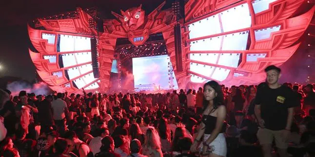 Suasana Berubah Khidmat Ketika Lagu 'Indonesia Raya' Berkumandang di DWP 2019