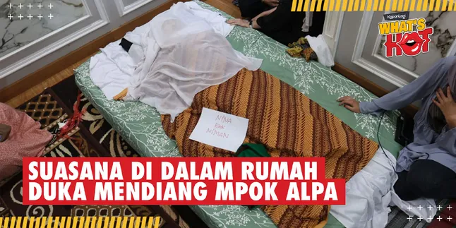 The Atmosphere Inside Mpok Alpa's Funeral Home, Billy Syahputra Prays Beside the Coffin
