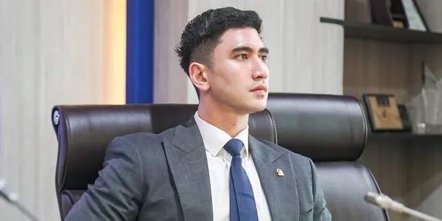 Sudah 7 Bulan Mengabdi, Verrell Bramasta Terus Perjuangkan Nasib Guru hingga Atlet Sudah 7 Bulan Mengabdi, Verrell Bramasta Terus Perjuangkan Nasib Guru hingga Atlet