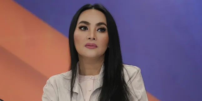Sudah Anggap Anak, Dewi Gita Menangisi Gisel Ceraikan Gading