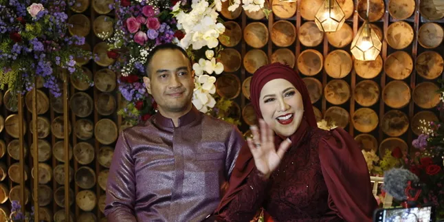 Sudah Daftarkan Permohonan Cerai Talak, Kuasa Hukum Ferry Irawan Siapkan Bukti Soal Nafkah