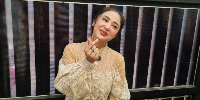Peace Has Been Made Regarding the Sacrifice, Dewi Perssik Admits Now the Neighborhood Head is the One Managing the Meat Coupons Where She Lives