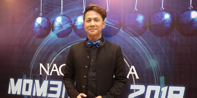 Sudah Dikenal, Kesuksesan Delon Tak Lepas Dari Dukungan Ayah dan Istri