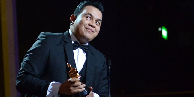 Sudah Populer, Tulus Rajin Tulis Lagu di Kamar Mandi