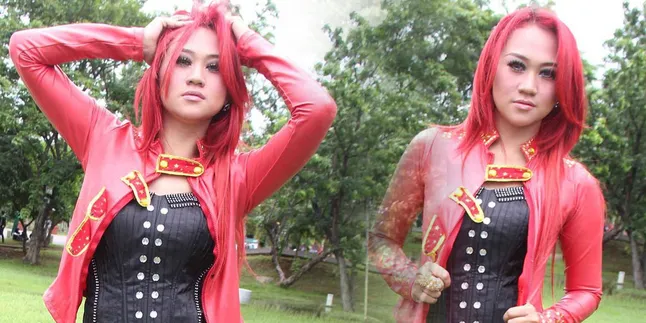 Pulang Berjilbab, Polisi Akan Periksa Yenny Anggraeny