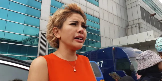 Sudah Pulang Umrah, Nikita Mirzani Ungkap Tetap Akan Memakai Bikini di Kolam Renang
