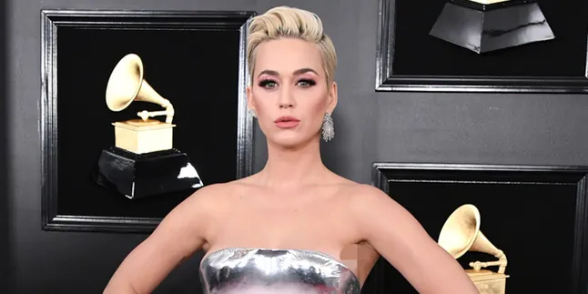 Sudah Tunangan, Katy Perry Masih Sebut Orlando Bloom Sebagai Pacar Sudah Tunangan, Katy Perry Masih Sebut Orlando Bloom Sebagai Pacar