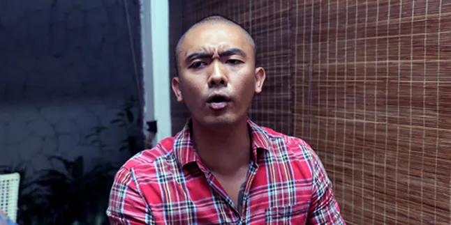 Sudut Pandang Kritis Uus Terkait Isu Terorisme di Surabaya Sudut Pandang Kritis Uus Terkait Isu Terorisme di Surabaya