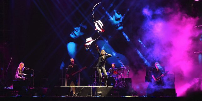 Suede Tutup Manis The 90's Festival dengan Penampilan yang Enerjik