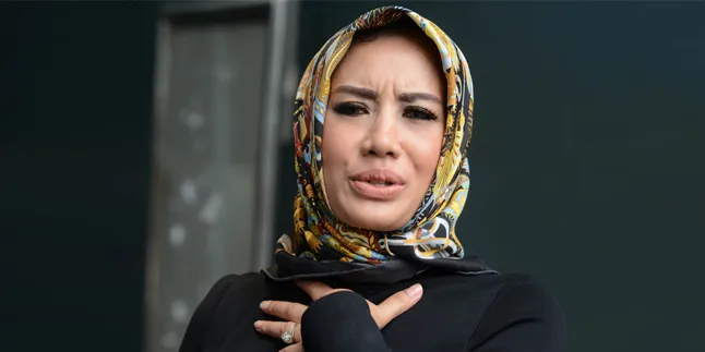 Suka Buka Tutup Hijab di Instagram, Shinta Bachir Mengaku Labil Suka Buka Tutup Hijab di Instagram, Shinta Bachir Mengaku Labil