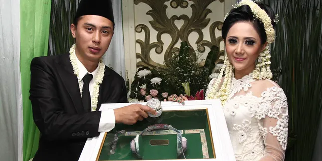 Suka Musik, Aida Saskia Dapat Mahar Nikah 'Headphone'