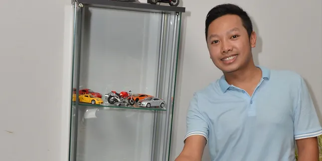 Suka Otomotif, Ari Pramundito Koleksi Miniatur Mobil dan Motor