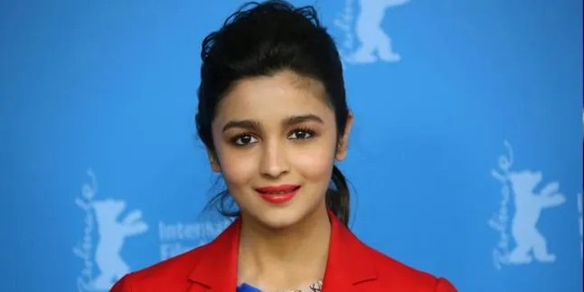 Sukses Besar, Alia Bhatt Beli Mobil Mewah Pakai Uangnya Sendiri Sukses Besar, Alia Bhatt Beli Mobil Mewah Pakai Uangnya Sendiri