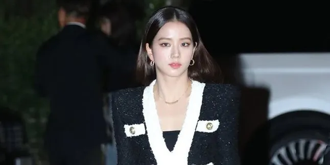 Sulap Kocak Ala Jisoo BLACKPINK, Keluarkan Burung dari Jubah Sampai Menghilang