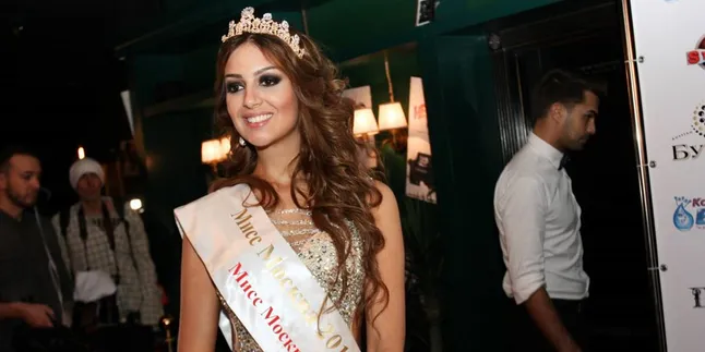 Sultan Malaysia Nikahi Oksana Voevodina, Miss Moscow 2015 di Russia