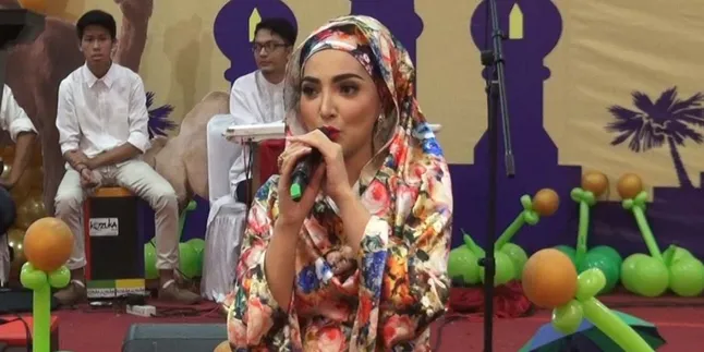 Super Cantik, Kaftan Lebaran Ashanty Full Brokat Super Cantik, Kaftan Lebaran Ashanty Full Brokat