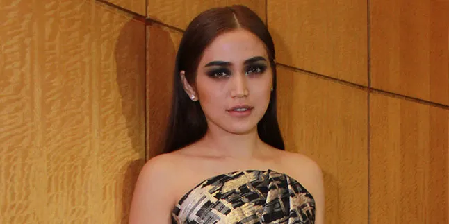 Super Cute! Intip Aksi Lucu Anak Jessica Iskandar Saat Pemanasan