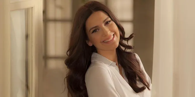 Super Hot! Berguzar Korel Punya Tato Unik di Tempat Menggoda Ini