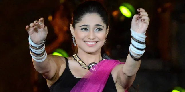 Super Hot! Soumya Seth Selfie Pamer Perut, Bikin Pria Kesengsem