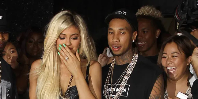 Super Intim! Kylie Jenner dan Tyga Mesra Bak Suami Istri