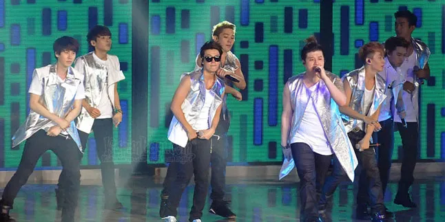 Super Junior Resmi Rilis Album Jepang 'HERO' di Korea