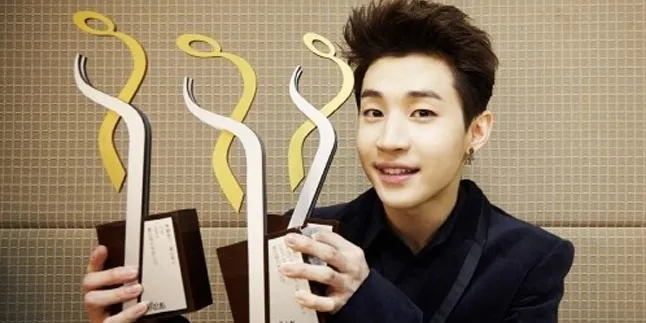Super Junior, Super Junior M, Henry Lau Sukses di Award Hong Kong