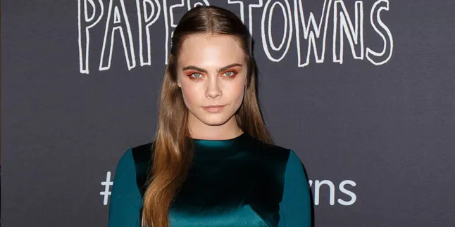 Super Keren! Cara Delevingne dan 'Pacarnya' Naik Motor Gede Super Keren! Cara Delevingne dan 'Pacarnya' Naik Motor Gede