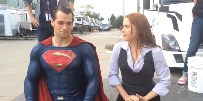 Super Kuat, Begini Cara Superman Ikuti Ice Bucket Challenge Super Kuat, Begini Cara Superman Ikuti Ice Bucket Challenge