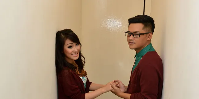 Super Mesra di Pemotretan, Felly Chibi dan Mario Kacang Jadian? Super Mesra di Pemotretan, Felly Chibi dan Mario Kacang Jadian?