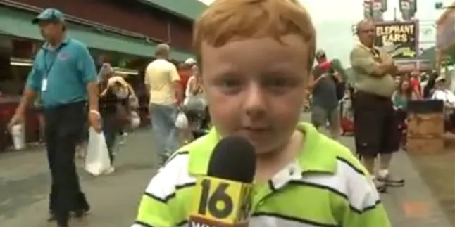 Super Pemberani, Anak Kecil Ini Pasti Bikin Kamu Gemas