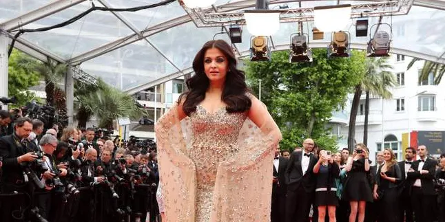 Super Ramping Pasca Buncit di Cannes, Aishwarya Korban Photoshop? Super Ramping Pasca Buncit di Cannes, Aishwarya Korban Photoshop?