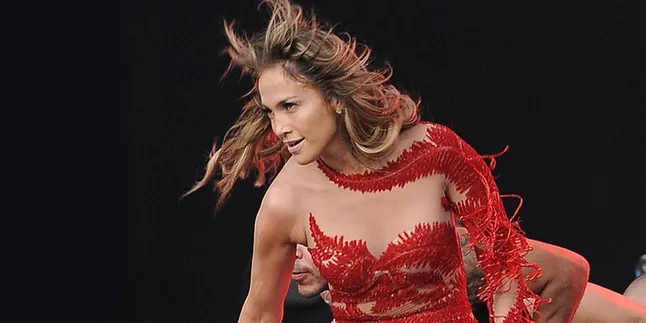 Super Seksi, Jennifer Lopez Menggebrak Panggung 'Tonight Show'