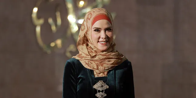 Super Sibuk, Bagaimana Cara Angel Lelga Bagi Waktu Jadi 'Ratu'? Super Sibuk, Bagaimana Cara Angel Lelga Bagi Waktu Jadi 'Ratu'?