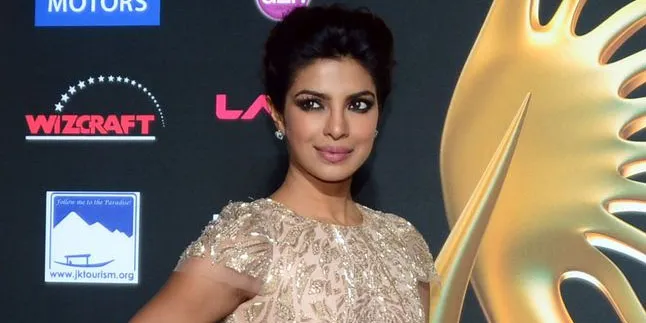 Super Sibuk, Sutradara Ini Siap 'Tendang' Priyanka Chopra