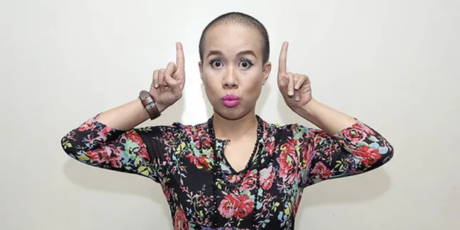 Super Tomboy, Ternyata TJ Suka Koleksi Dress Cantik