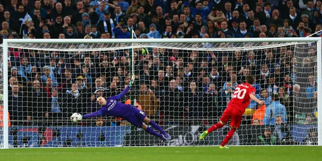 Super Willy Beri Gelar Piala Liga Inggris ke Manchester City