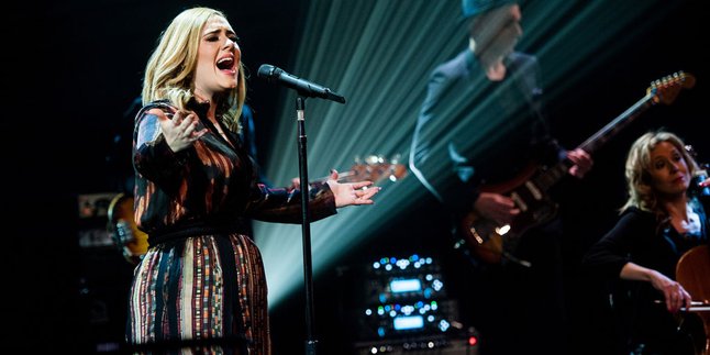 Superb! Penampilan Adele di Glastonbury Pecahkan Rekor Lagi