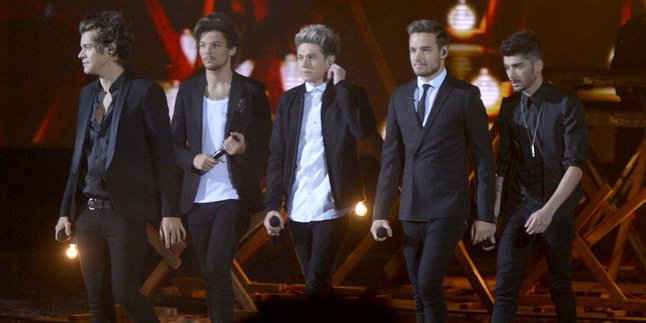 Superior, One Direction Raih Top Global Recording Artist!