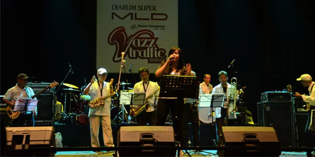 Surabaya All Stars Bawakan 5 Lagu Rancak Buka JTF 2012