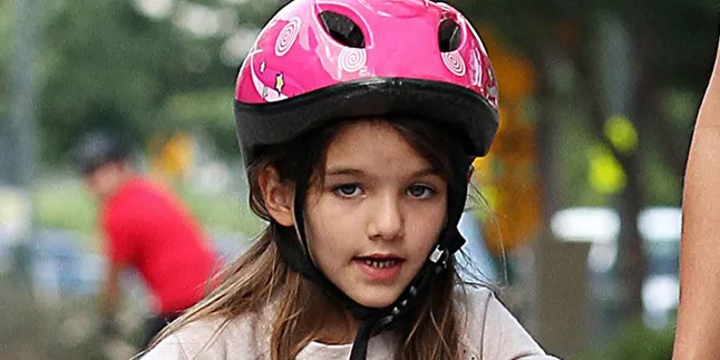 Suri Cruise Dapat Perlakuan Kasar dari Fans