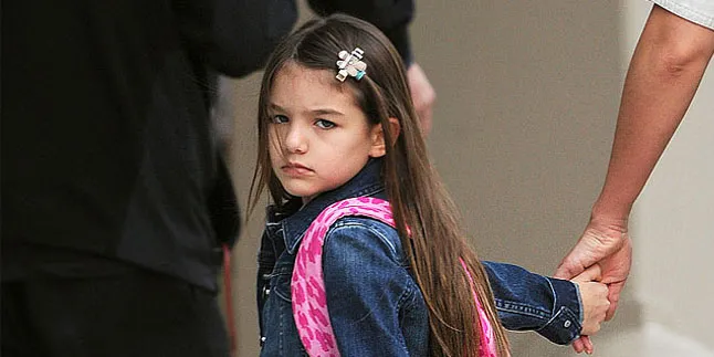 Suri Cruise Patah Tulang Lengan