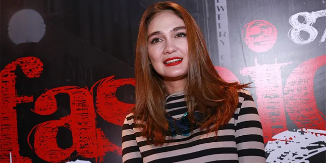 Surprise Dari Reino Barack di Ultah Luna Maya, Romantis Mesra! Surprise Dari Reino Barack di Ultah Luna Maya, Romantis Mesra!