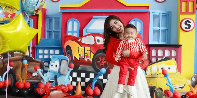 Suryono Tak Datang, Bella Shofie Rayakan Ulang Tahun Anak Sendiri Suryono Tak Datang, Bella Shofie Rayakan Ulang Tahun Anak Sendiri