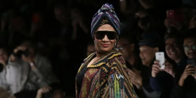Susi Pudjiastuti Ramaikan Jakarta Fashion Week 2019, Alasannya Terlibat Bikin Teduh Susi Pudjiastuti Ramaikan Jakarta Fashion Week 2019, Alasannya Terlibat Bikin Teduh