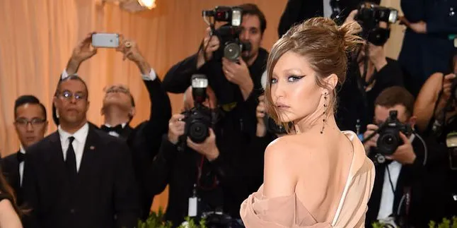 Susul Sang Adik, Gigi Hadid Konfirmasi Ikut VSFS 2017 Susul Sang Adik, Gigi Hadid Konfirmasi Ikut VSFS 2017