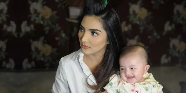 Suwarsih Asih, Baby Sitter Arsy Yang Kini Makin Eksis dan Tenar Suwarsih Asih, Baby Sitter Arsy Yang Kini Makin Eksis dan Tenar
