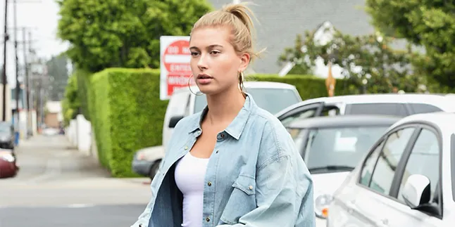 Sweet! Hailey Baldwin Dapat Jam Tangan Mewah Dari Justin Bieber Sweet! Hailey Baldwin Dapat Jam Tangan Mewah Dari Justin Bieber