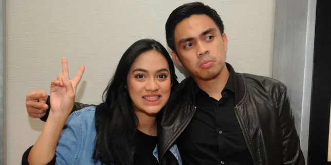 Sweet, Suami Ayudia Bing Slamet Posting Foto Bertiga Pertama Kali