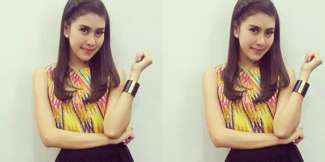 Syahnaz Sadiqah Berpose Bareng 'Saudara Kembar'